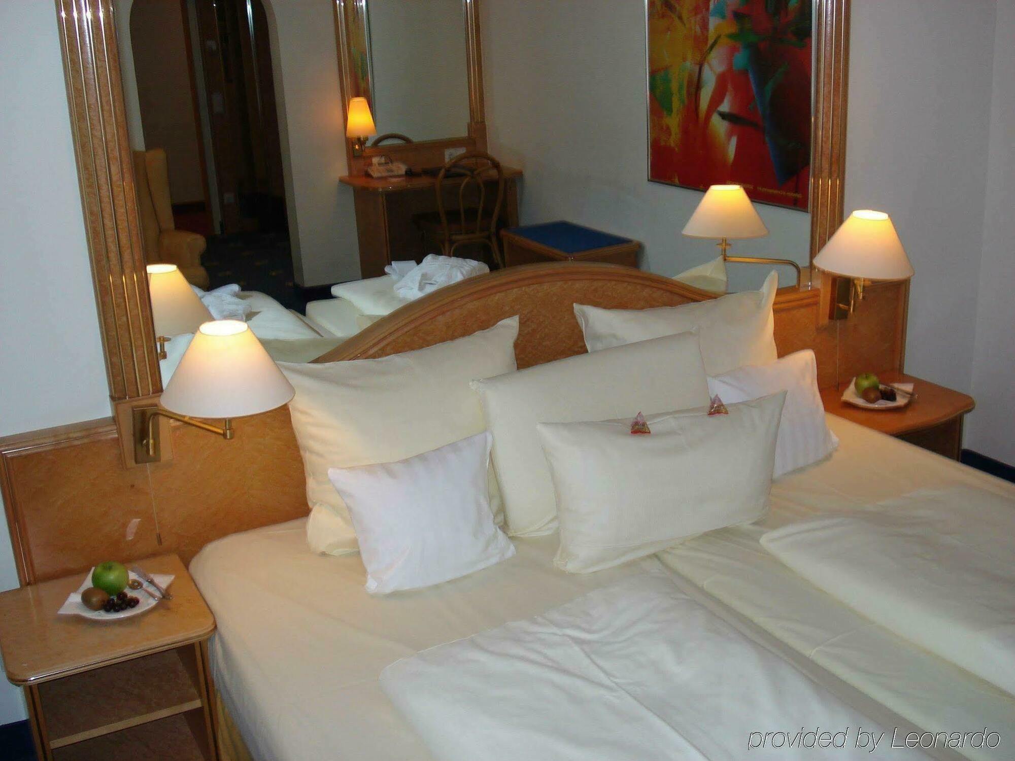 Drei Loewen Hotel Munich Room photo